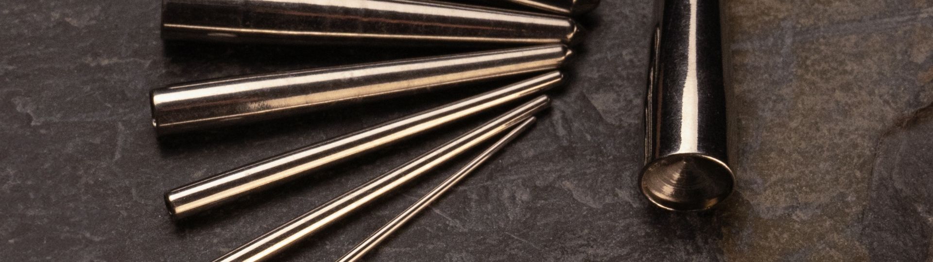 Sada roztahováků pro roztahování uší a jiných částí těla. Jsou vyrobené z hypoalergenního titanu a k zakoupení na ověřeném e-shopu CryptoEshop